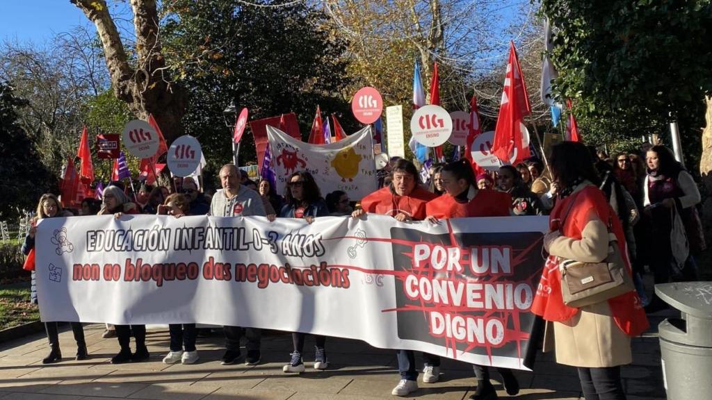 Trabajadoras de las escuelas infantiles de Santiago de Compostela en la protesta.