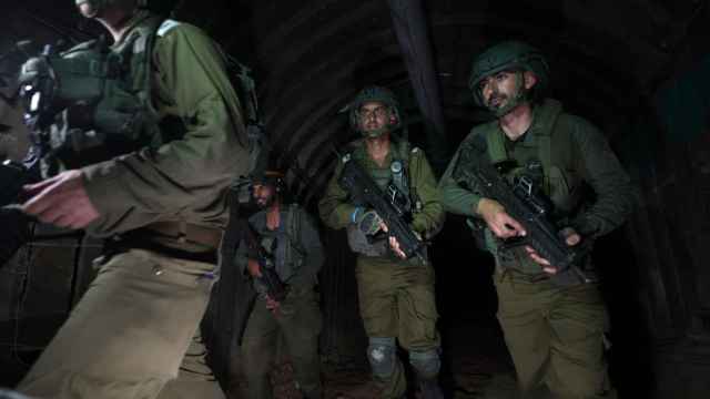 El Ejército israelí dentro de un túnel a 400 metros del cruce de Erez entre Gaza e Israel.