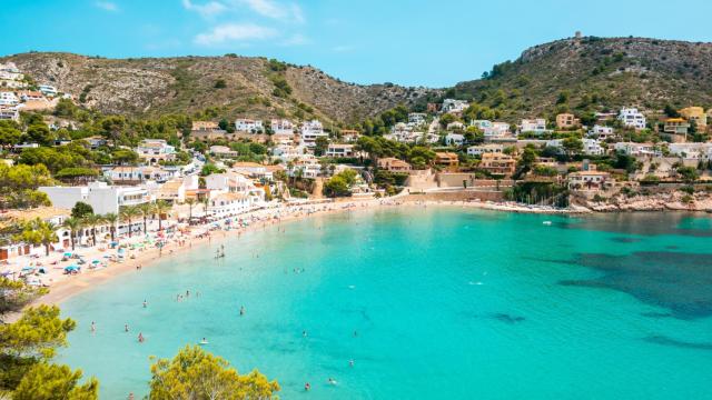 Vistas a la playa el Portet en Moraira (Alicante).