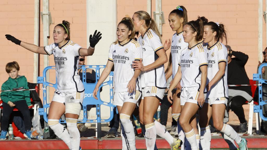 Las jugadoras del Real Madrid celebran el gol de Olga Carmina.