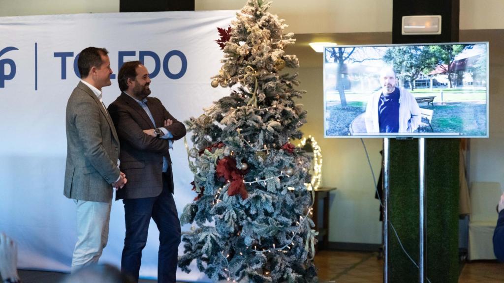 Carlos Velázquez y Paco Núñez durante la proyección del vídeo de Joaquín Romera.