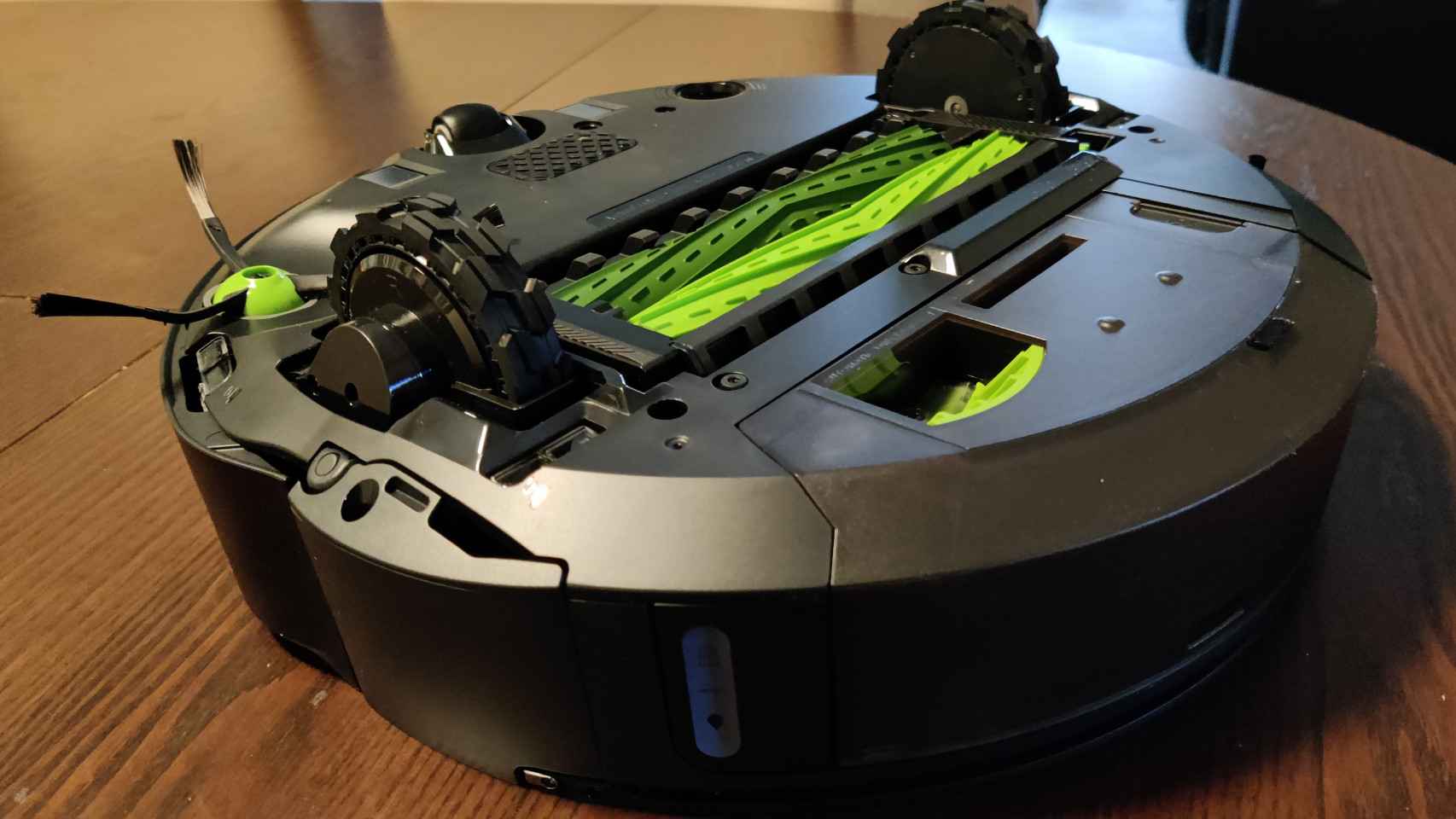 Jaque a las Roomba:  deja este potente robot aspirador con base de  vaciado por 100 euros menos