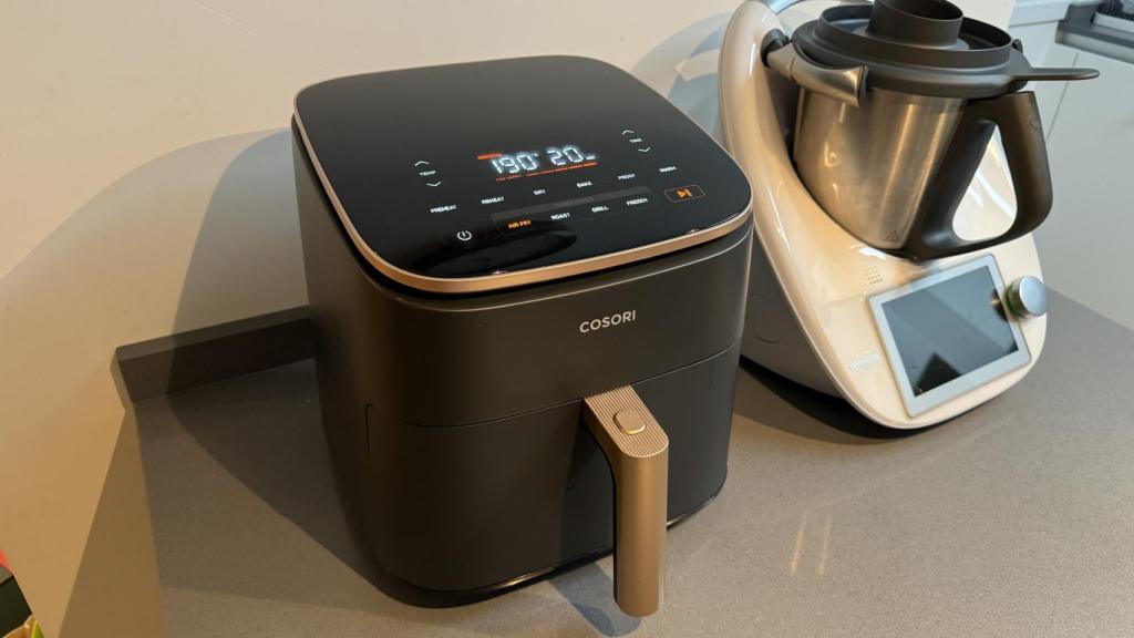 Cosori Turbo Blaze junto a la Thermomix TM6