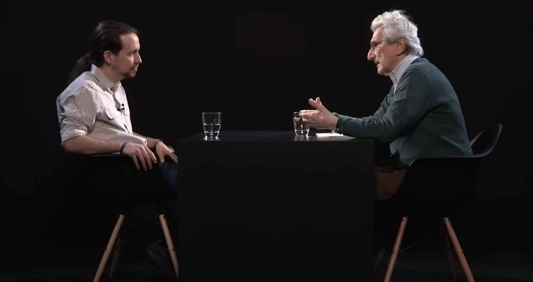 El filósofo Toni Negri en una entrevista con Pablo Iglesias en 2015.