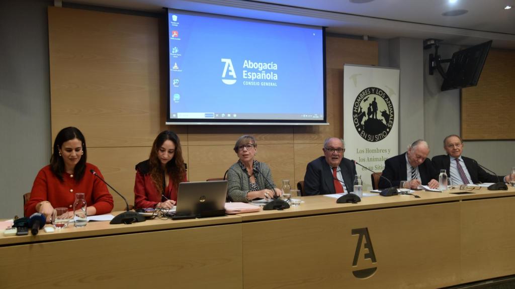 Mesa del acto del 20 de noviembre de 2023, de izda. a dcha. Rita Brazete, Mª Fernanda Torres, Mª Teresa Diaz, Miguel Cid, François Zumbiehl y Luis Rodriguez Ramos.