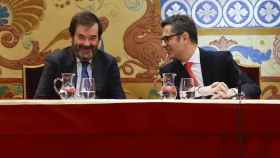 El presidente suplente del CGPJ, Vicente Guilarte, y el ministro de la Presidencia, Justicia y Relaciones con las Cortes, Félix Bolaños, durante el acto de entrega de despachos a los nuevos fiscales.