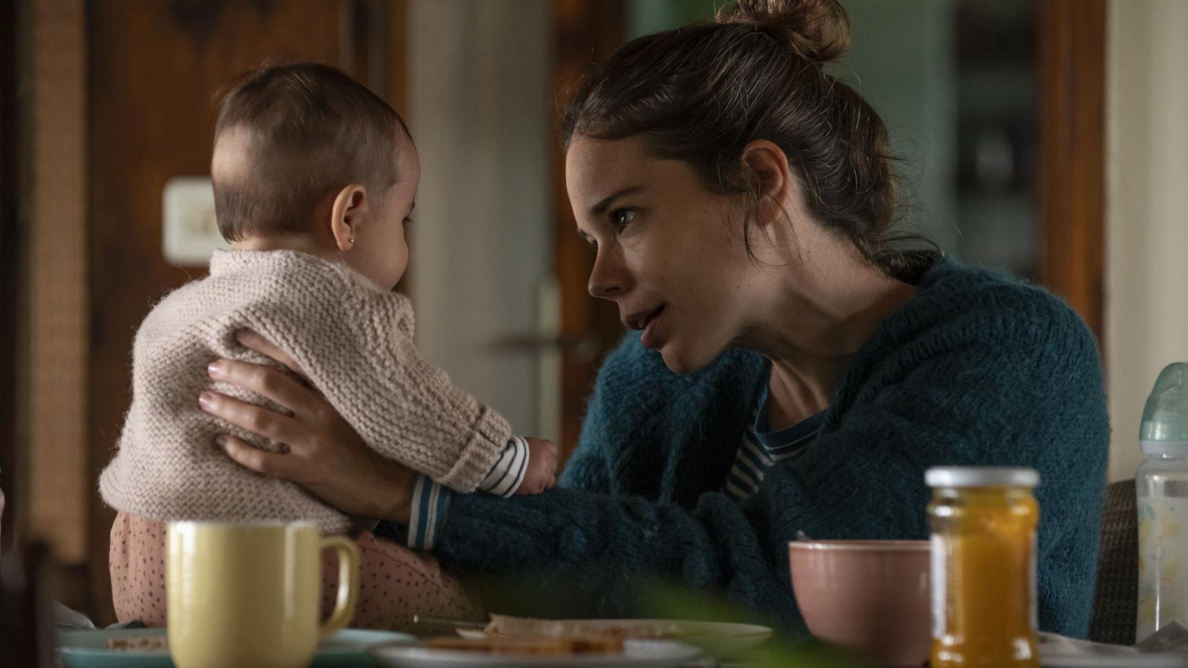 Laia Costa en 'Cinco lobitos' (Alauda Ruiz de Azúa)