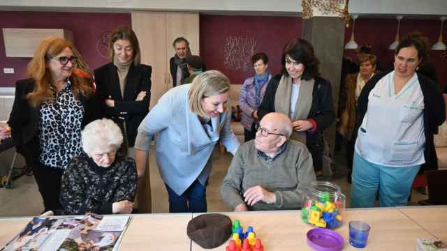 La consejera de Familia e Igualdad de Oportunidades, Isabel Blanco, durante su visita a una residencia en Segovia
