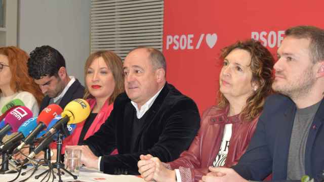 Desayuno informativo de Emilio Sáez con el grupo socialista del Ayuntamiento de Albacete