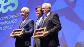 Los homenajeados, en los Premios Empresariales CES 2023.