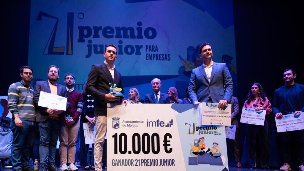 Los impulsores de Adity Digital Solutions al recibir el premio.