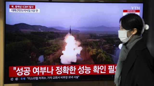 Seúl informando del misil balístico lanzado por Corea del Norte.