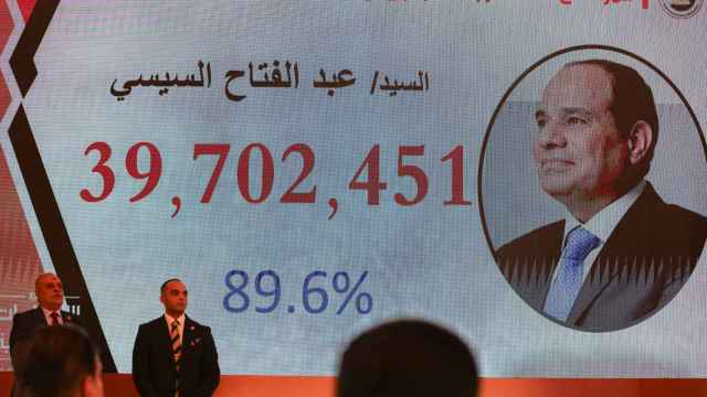 Una imagen del presidente egipcio, Abdelfatah al-Sisi, anuncia los resultados de las elecciones presidenciales de este lunes.