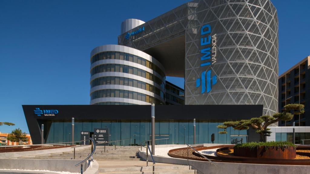 Fachada y entrada principal de IMED Valencia.