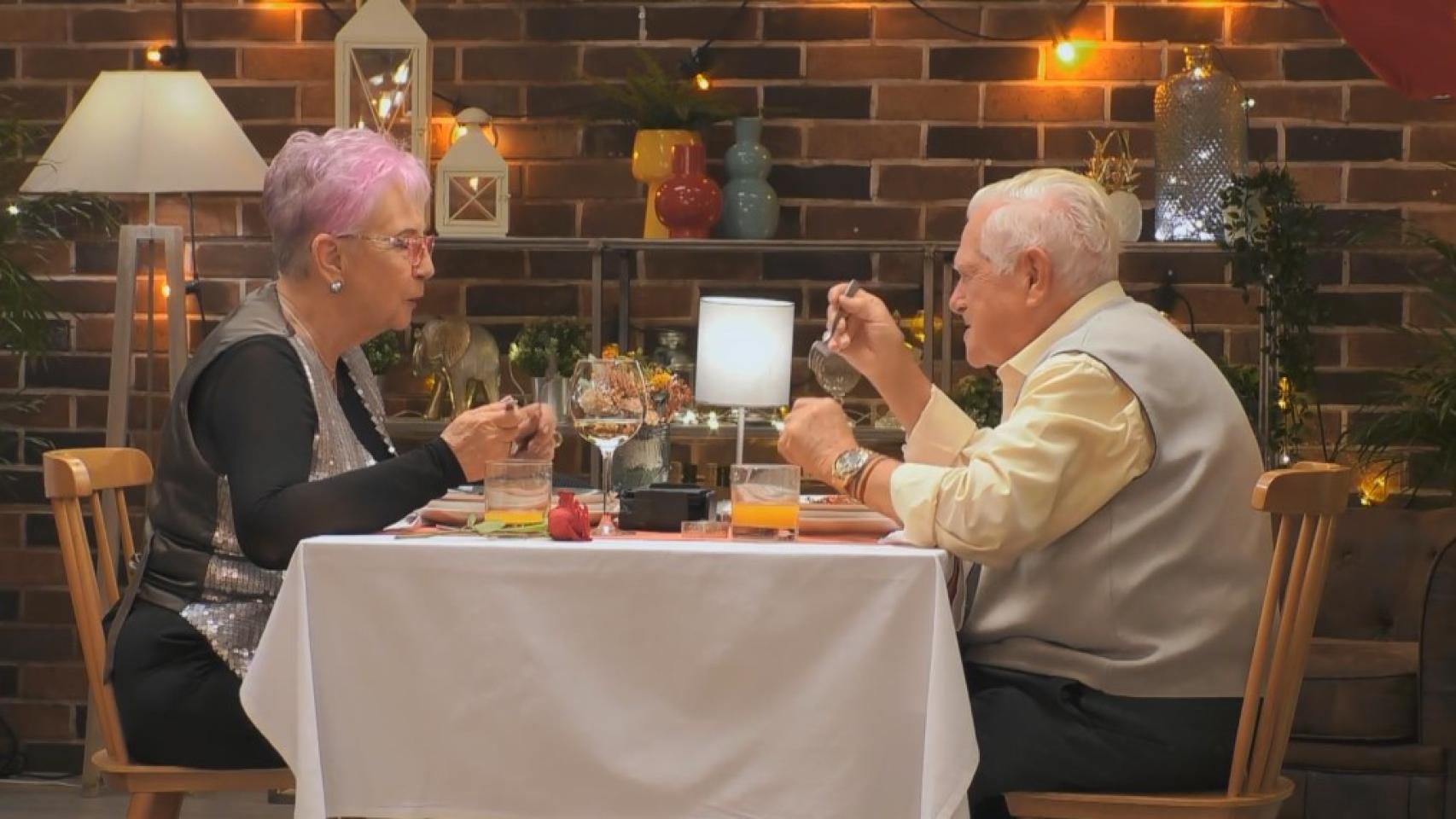 Manolo y Maribel durante su cena en 'First Dates'.