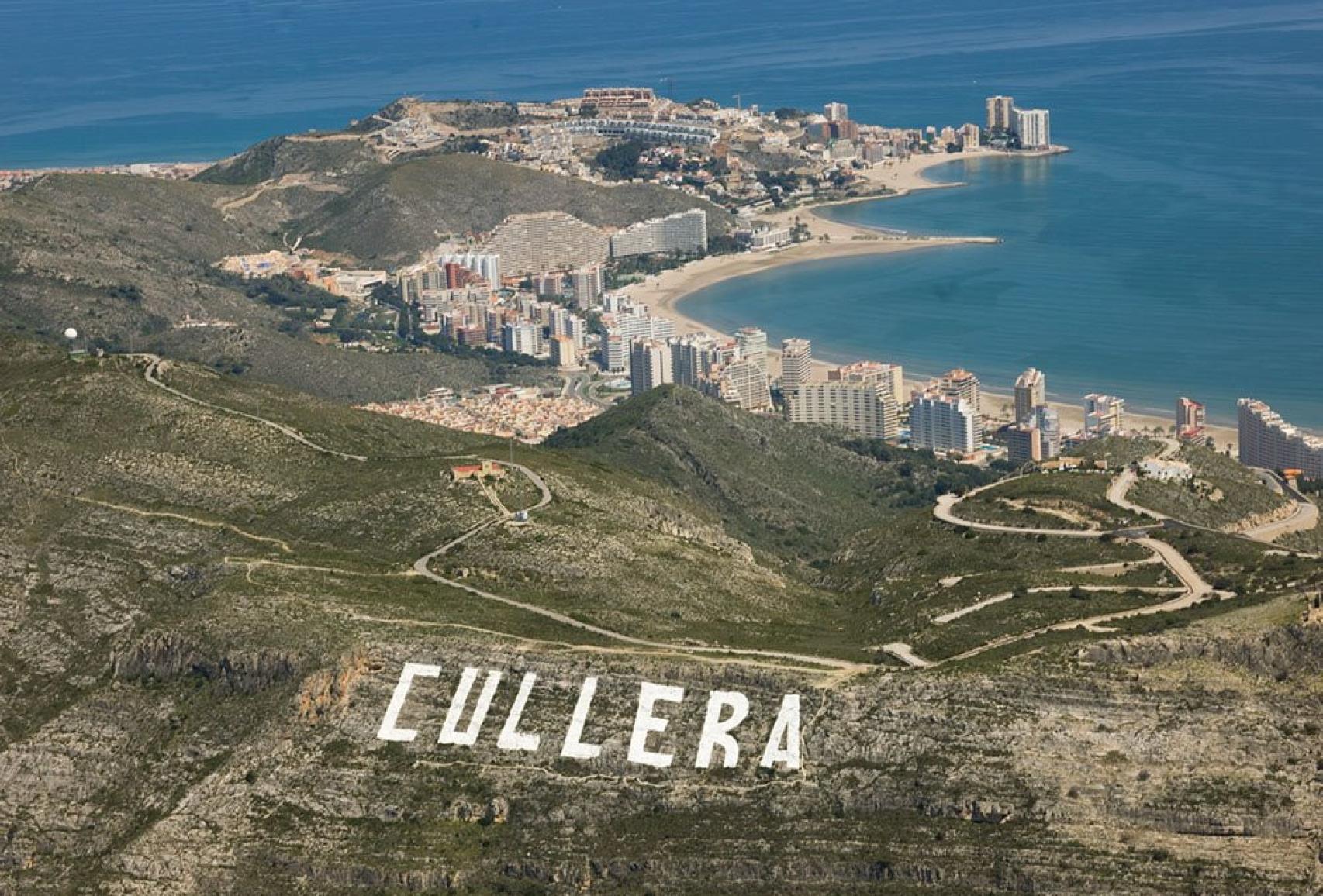 Imagen real de las letras de Cullera. Hotel Imperial