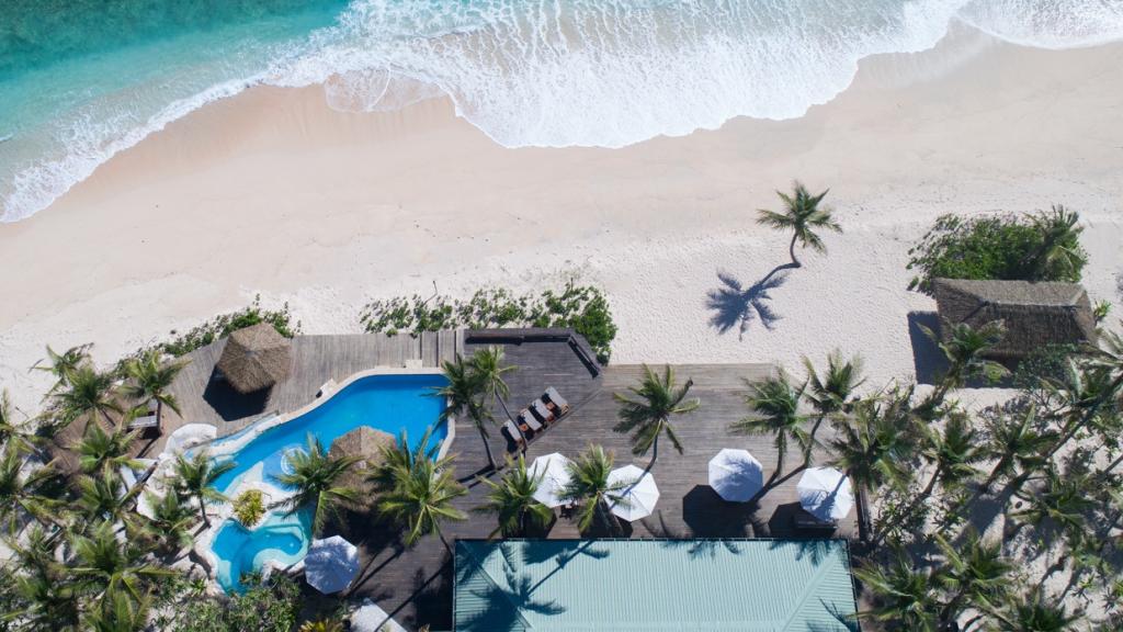 La piscina a pie de playa.