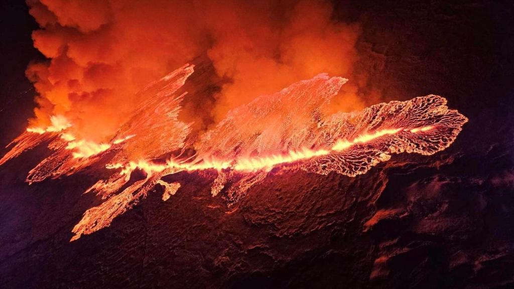 La actividad volcánica de Sundhnúksgígar desde el aire.