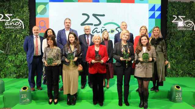 Foto de grupo de los galardonados de los  XXIV Premios Ecovidrio.