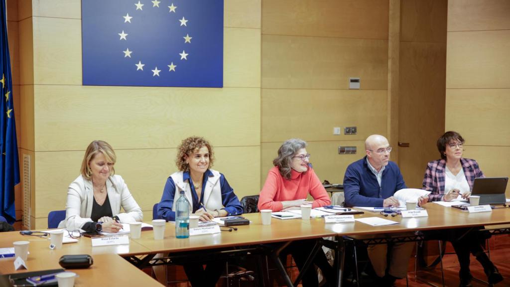 Rosa Estaràs y Dolors Montserrat (PP), Maite Pagaza (Cs), Jorge Buxadé (Vox) y Diana Riba (ERC), los españoles de la delegación de PETI en Cataluña.