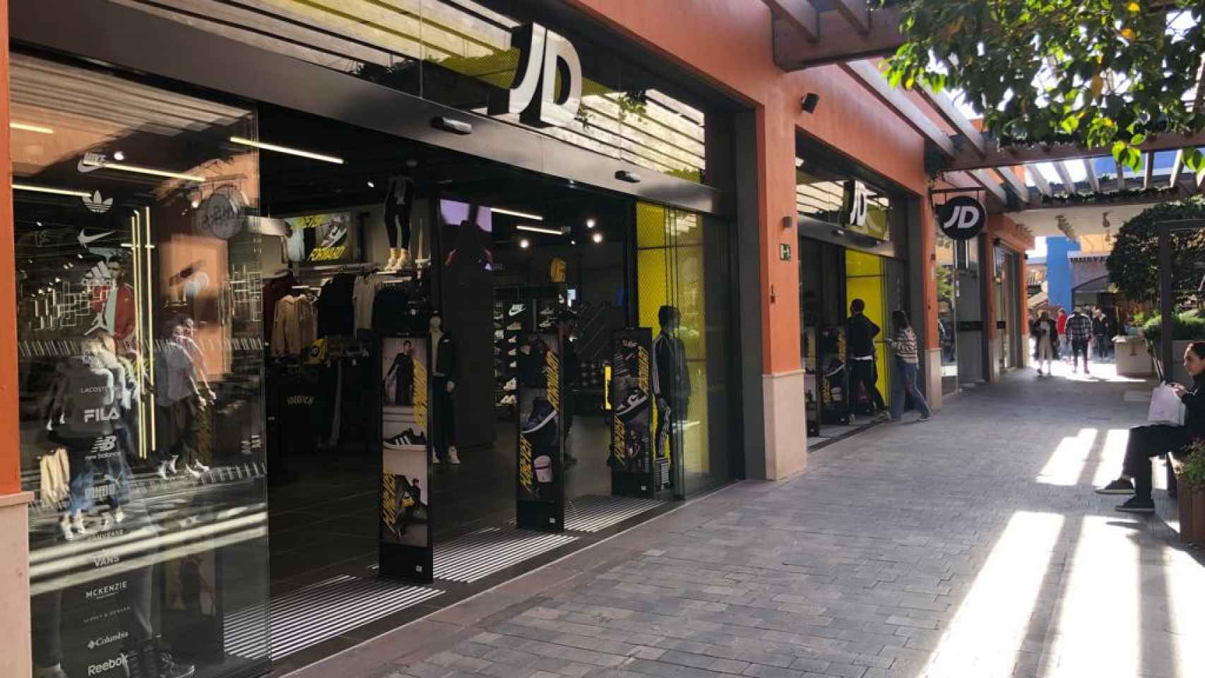 Exterior de la tienda JD en Plaza Mayor en Málaga.