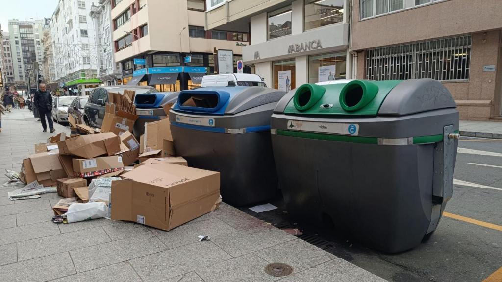 Basura acumulada en los contenedores de la ciudad a cinco días de la huelga de basuras