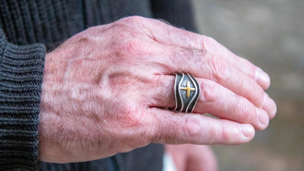 Detalle del anillo del abad Octavio Vilà.