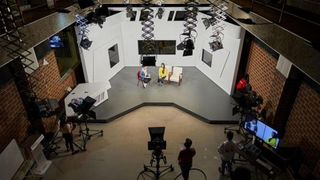 Prácticas en un estudio de TV del doble grado en Comunicación Audiovisual y Periodismo