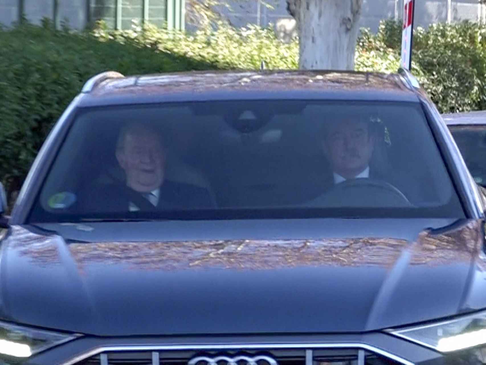 El rey Juan Carlos en la mañana de este miércoles, 20 de diciembre, al llegar a Madrid.
