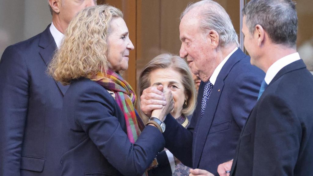 Despedida de Juan Carlos I y la infanta Elena.