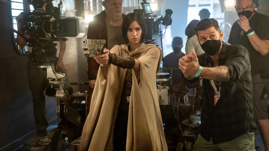 Sofia Boutella y Zack Snyder preparando una secuencia