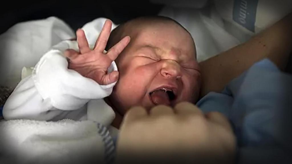 Imagen de archivo de un bebé recién nacido.