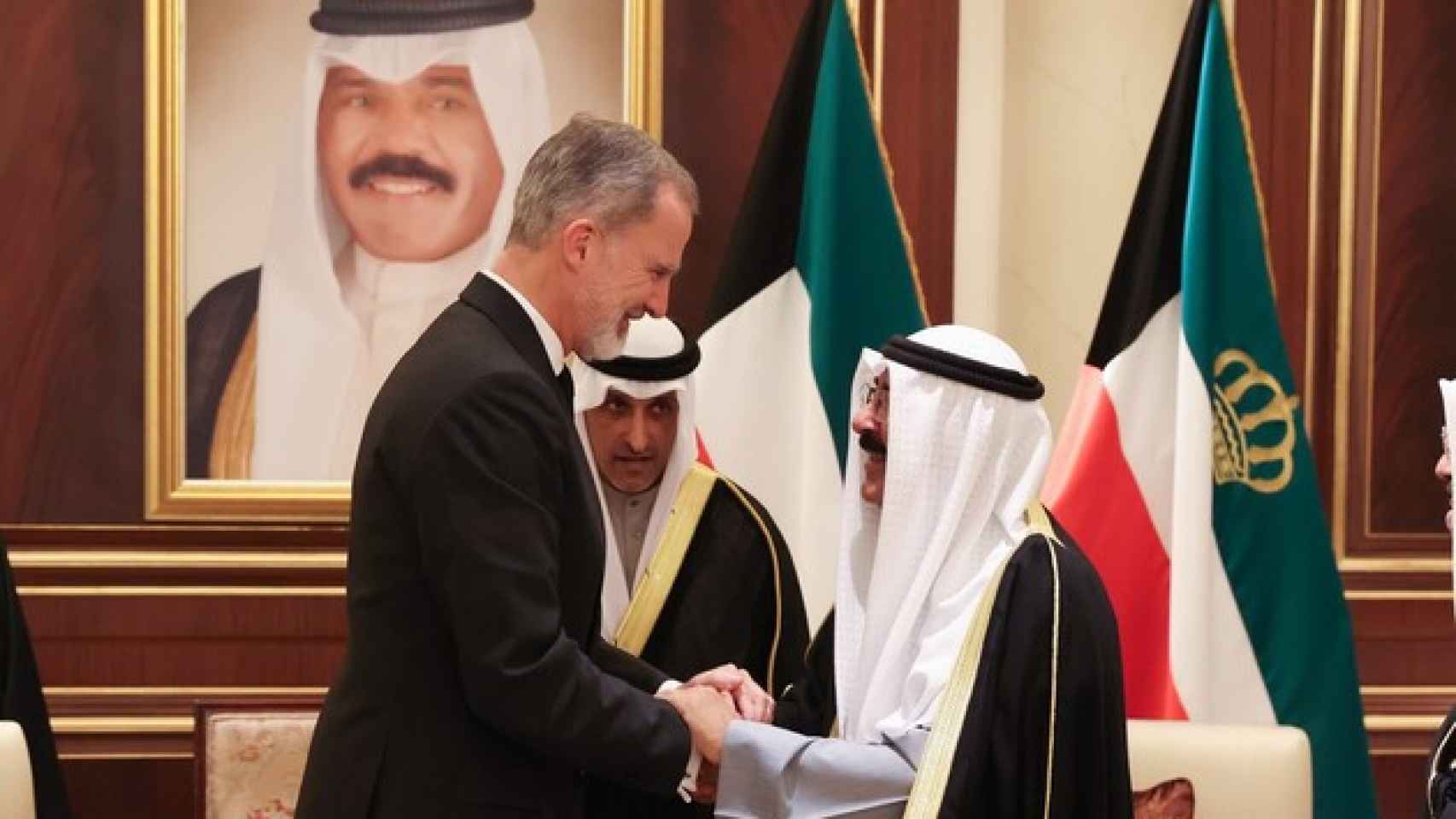 El rey Felipe presentando sus condolencias por el fallecimiento del emir de Kuwait.