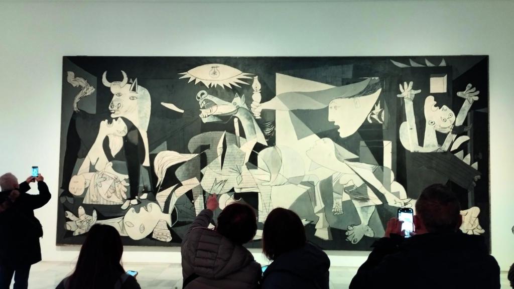 Selfis con el 'Guernica' en el Museo Reina Sofía