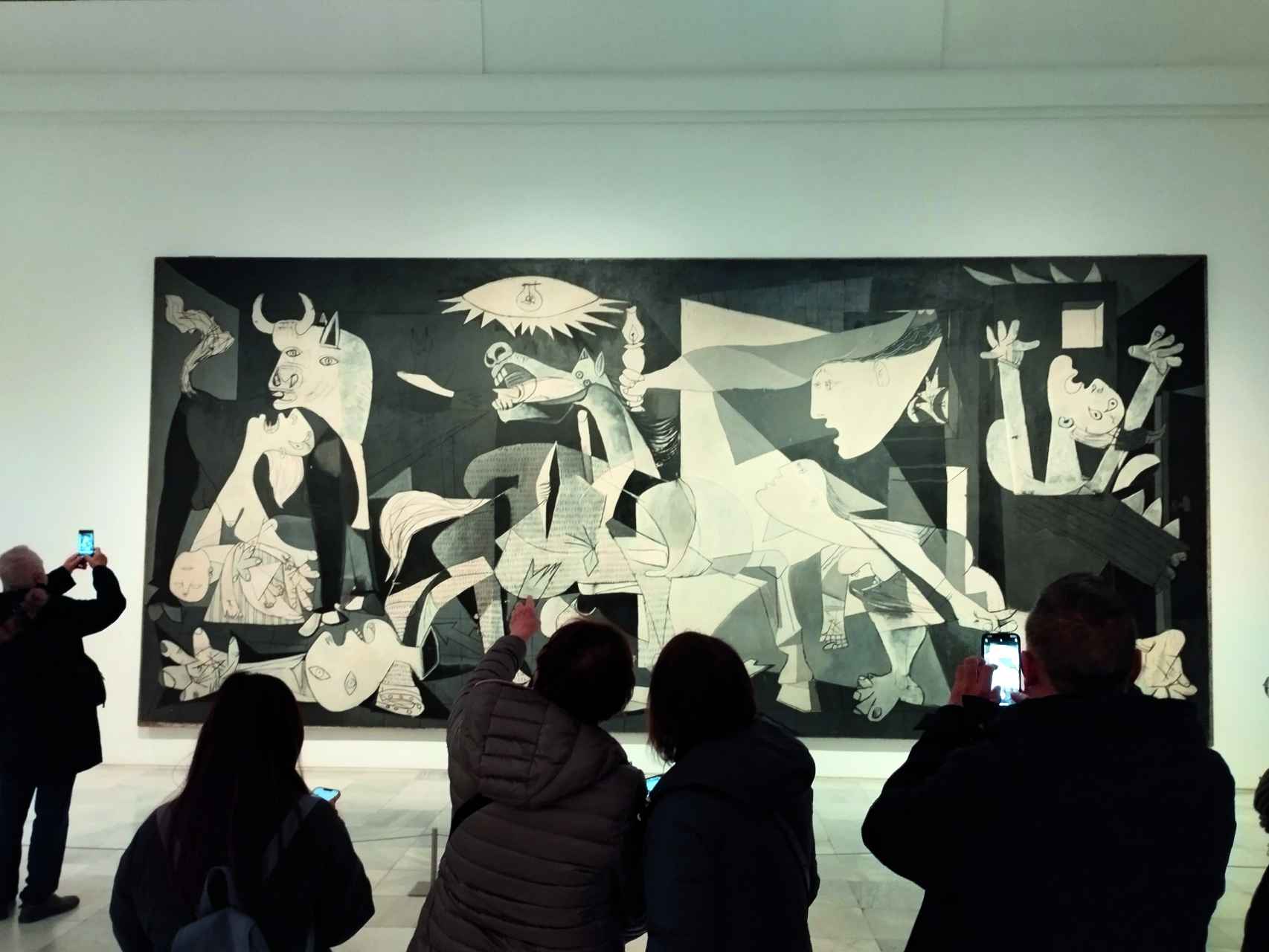 Selfis con el 'Guernica' en el Museo Reina Sofía