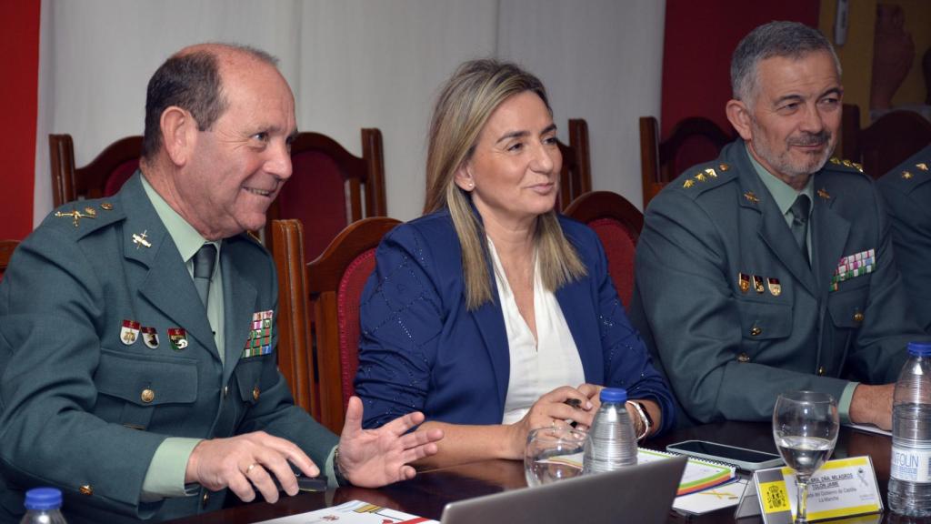 El general jefe de la II Zona de la Guardia Civil de Castilla-La Mancha, Francisco Javier Cortés Méndez junto a Milagros Tolón.