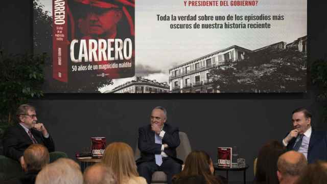 Pedro J. y Cebrián, junto a Manuel Cerdán, en la presentación del libro '50 años de un magnicidio maldito'.