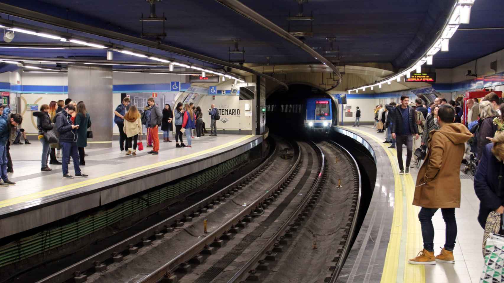 Metro de Madrid, EMT y Cercanías modifican sus horarios por Nochebuena y Navidad.