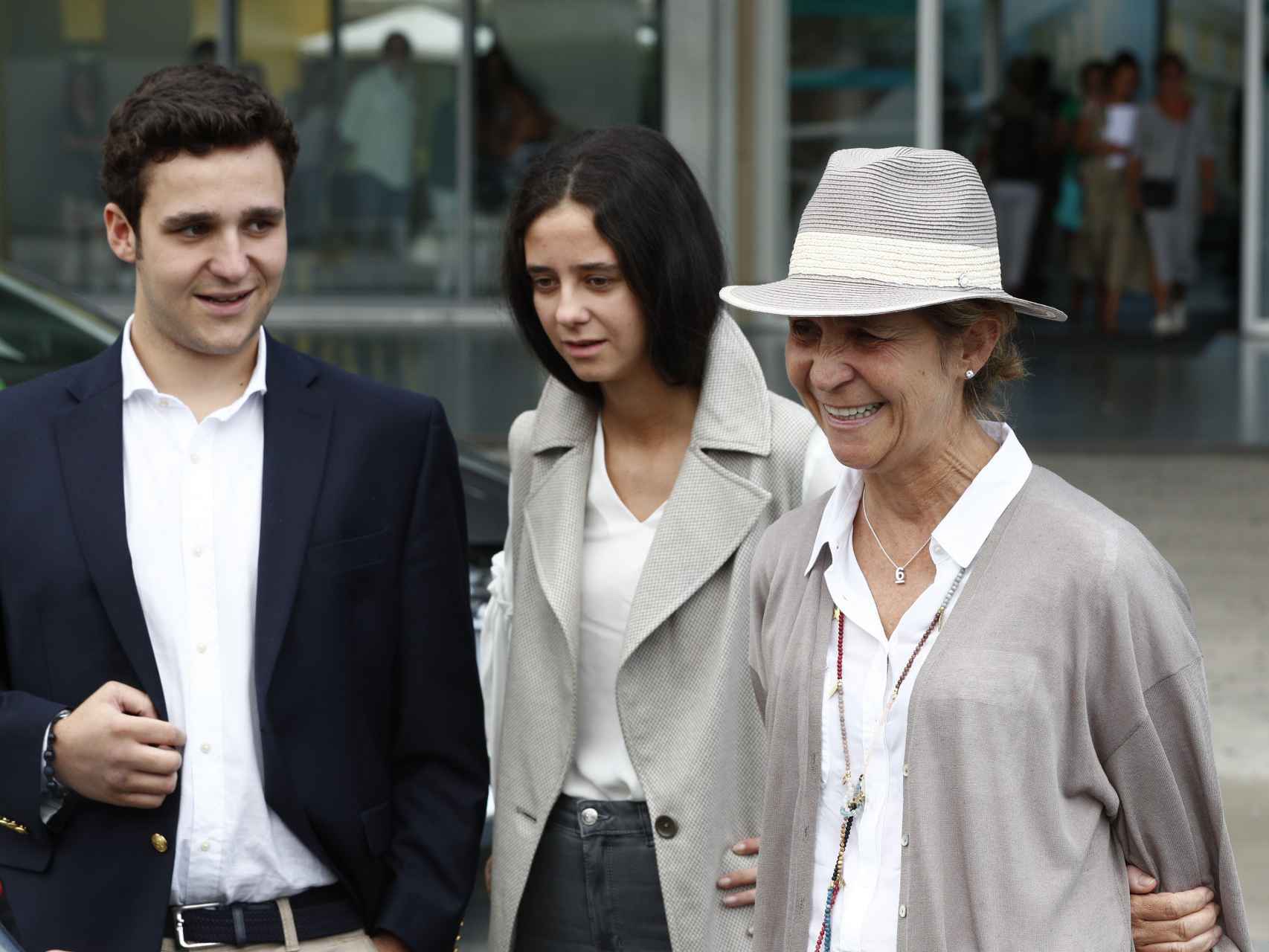 Elena junto a sus hijos, en una foto de archivo.