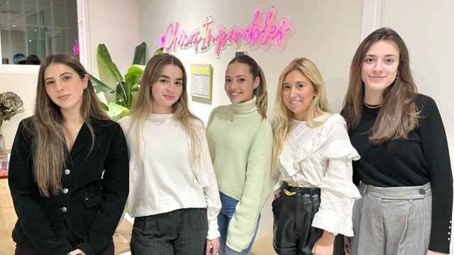 Cinco de las Chicas Imparables: María José Ros Cascales, María Godino de Frutos, Paola Prados, Natalia Monterrubio y Carlotta Castro.