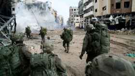 Soldados israelíes operan en la Franja de Gaza en medio del conflicto entre Israel y Palestina