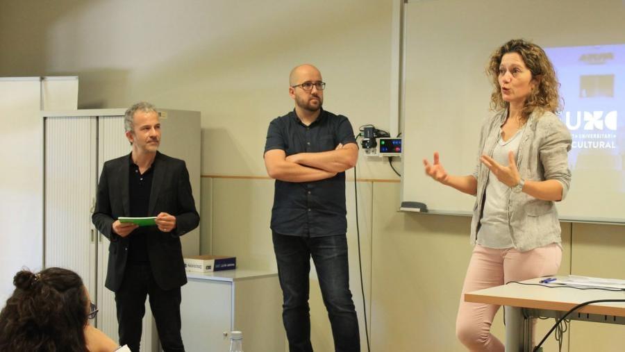 Isabel Neira impartiendo uno de sus cursos – Foto USC.