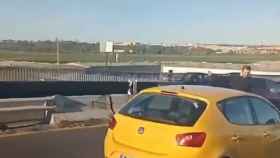 Identificados los dos conductores que pararon el coche en medio del puente del Centenario para pelearse