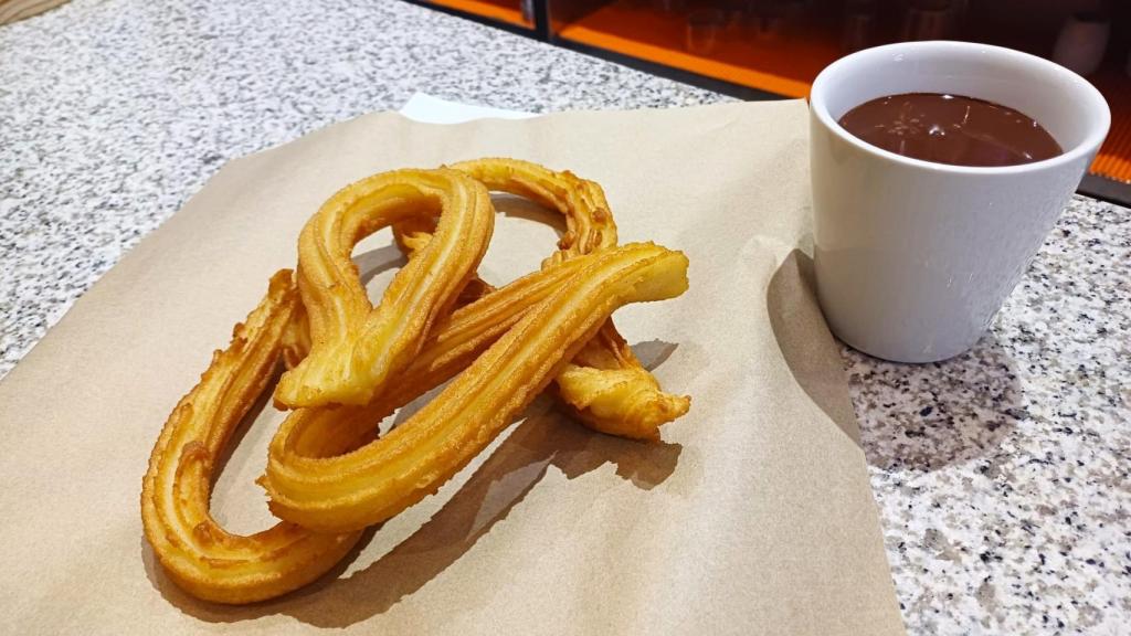 El chocolate con churros es el protagonista de los días de frío.