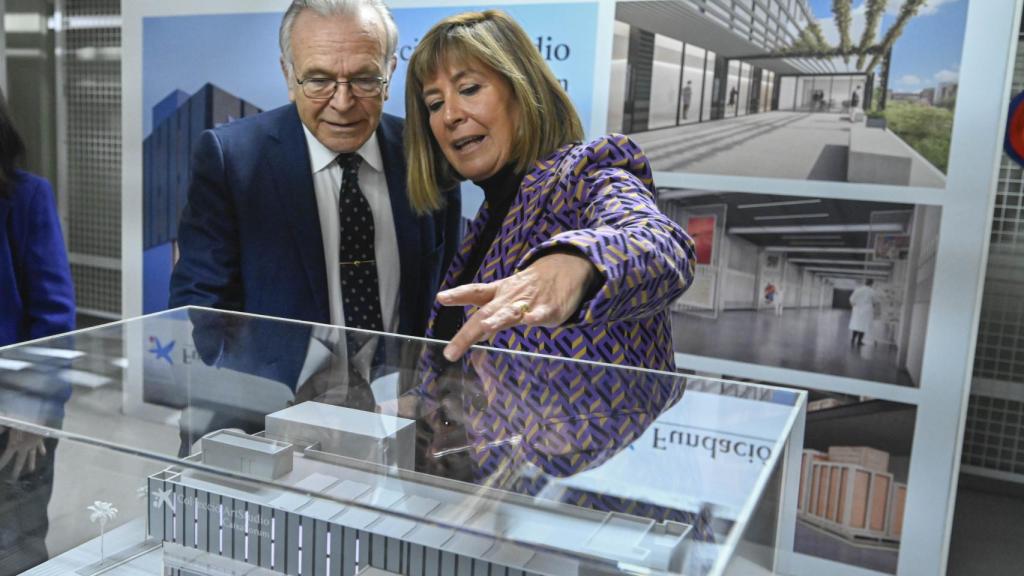 El presidente de la Fundación ”la Caixa”, Isidro Fainé, y la alcaldesa de L’Hospitalet, Núria Marín, en la presentación del ArtStudio CaixaForum.