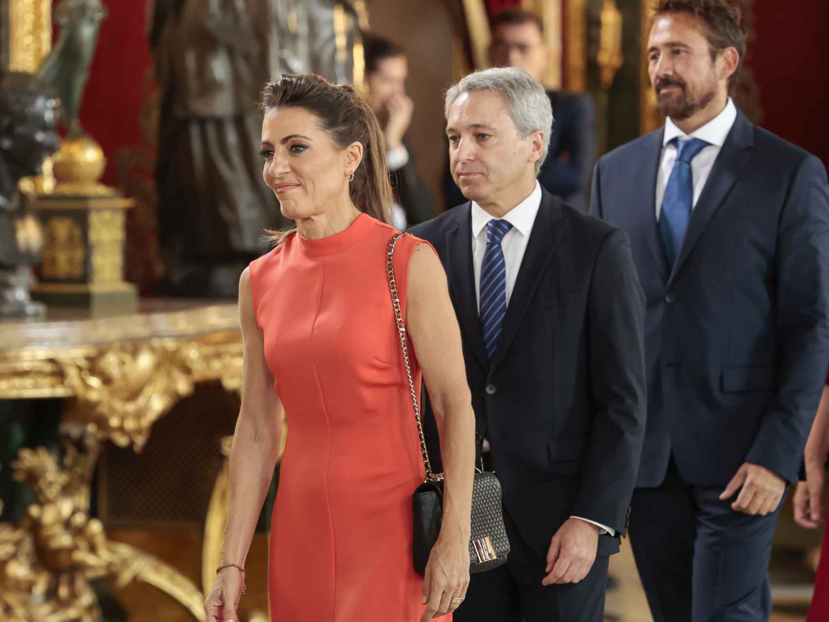 Ángeles Blanco y Vicente Vallés, en una recepción en el Palacio Real por el Día de la Hispanidad.