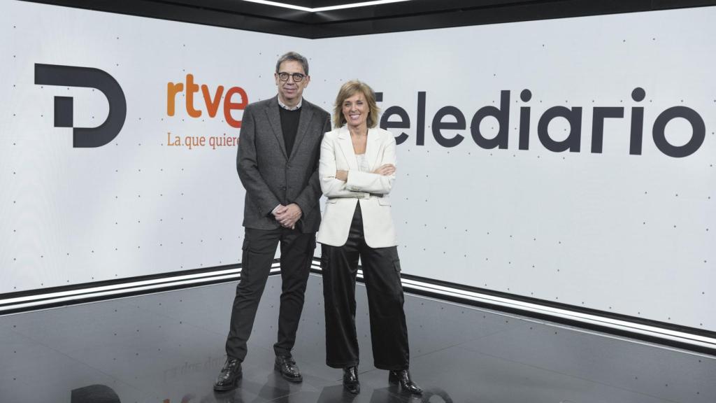 Marta Carazo y Josep Vilar en la presentación de 'Telediario 2'.