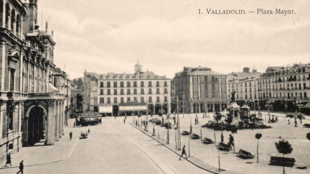 Línea del tranvía a su paso por la Plaza Mayor