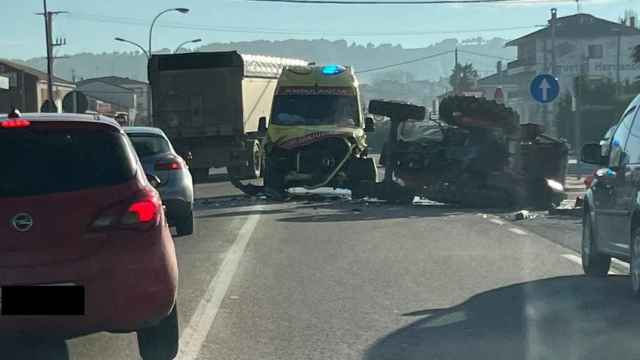 Choque entre una ambulancia y un tractor en la travesía de Mojados