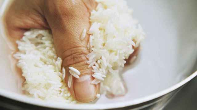 Algunas variedades de arroz deben lavarse.
